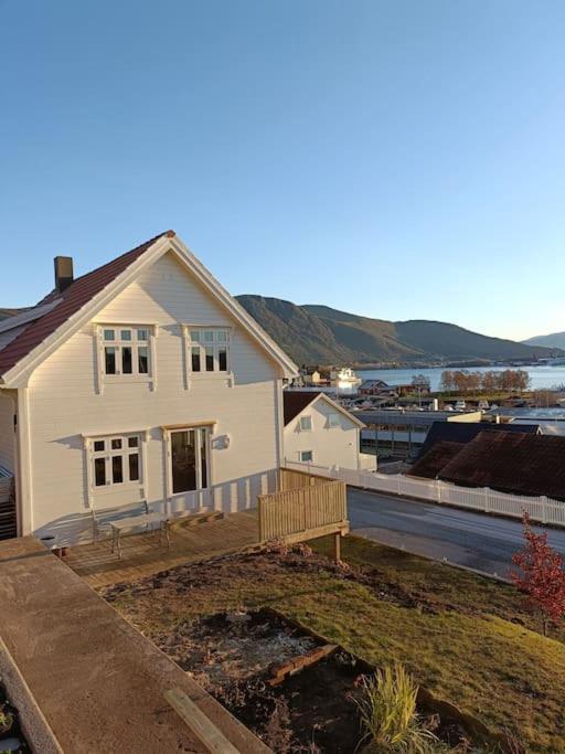 Вилла Charming House In Ulsteinvik With Free Parking Экстерьер фото